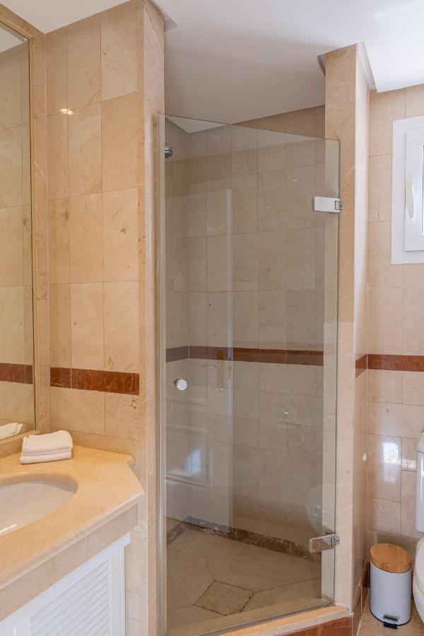 Appartamento Luxurious penthouse in Ventura del Mar, Puerto Banus. Marbella Esterno foto