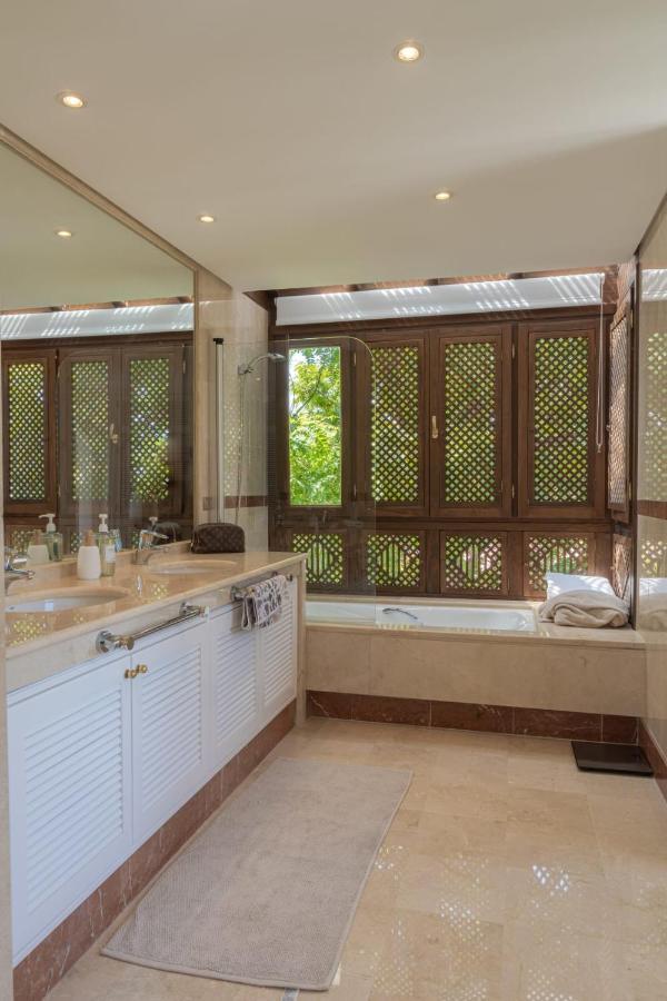 Appartamento Luxurious penthouse in Ventura del Mar, Puerto Banus. Marbella Esterno foto